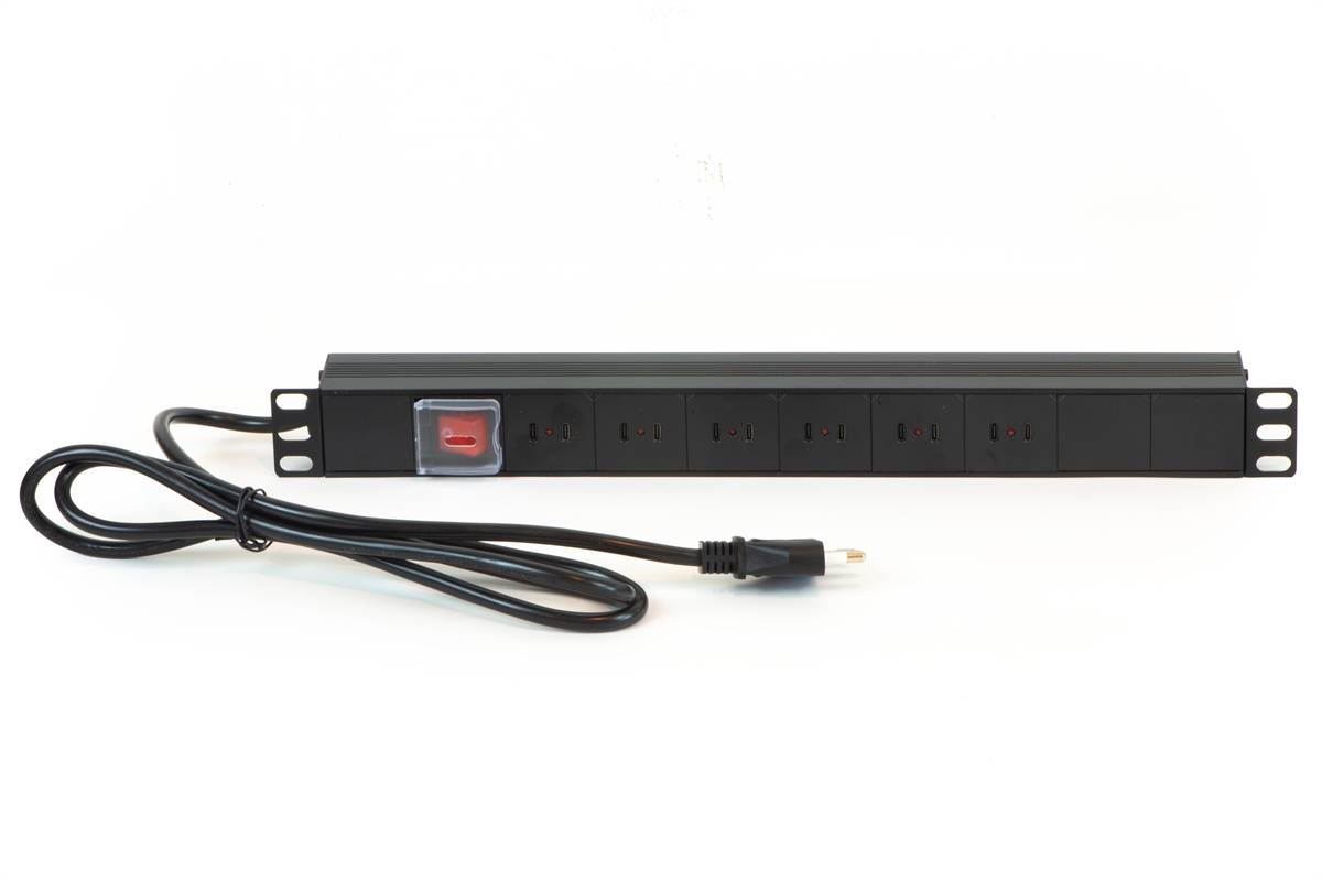 MULTIPRESA 19 CON PORTE USB-C PER ALIMENTARE DISPOSITIVI 5 VOLT 3.4A